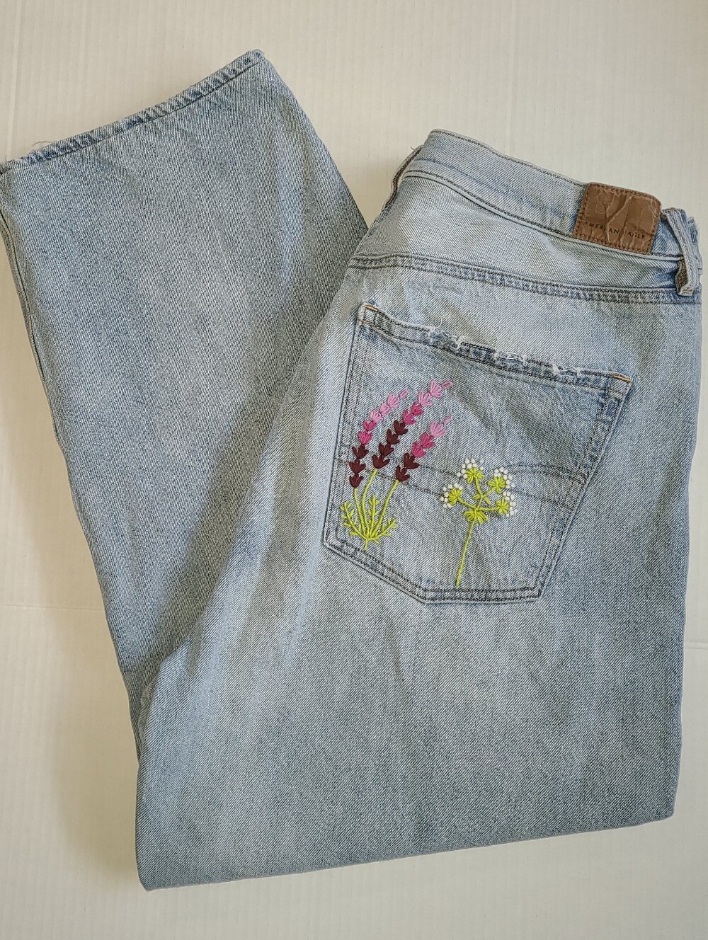 American Eagle Straight Jeans Size 14 High Rise Embroidered Floral Light Wash